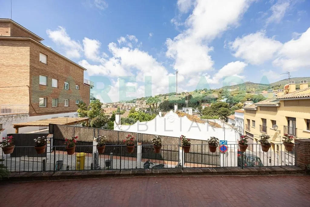 Terrazza - Luxury Flat with Terrace in Tiana, Catalonia