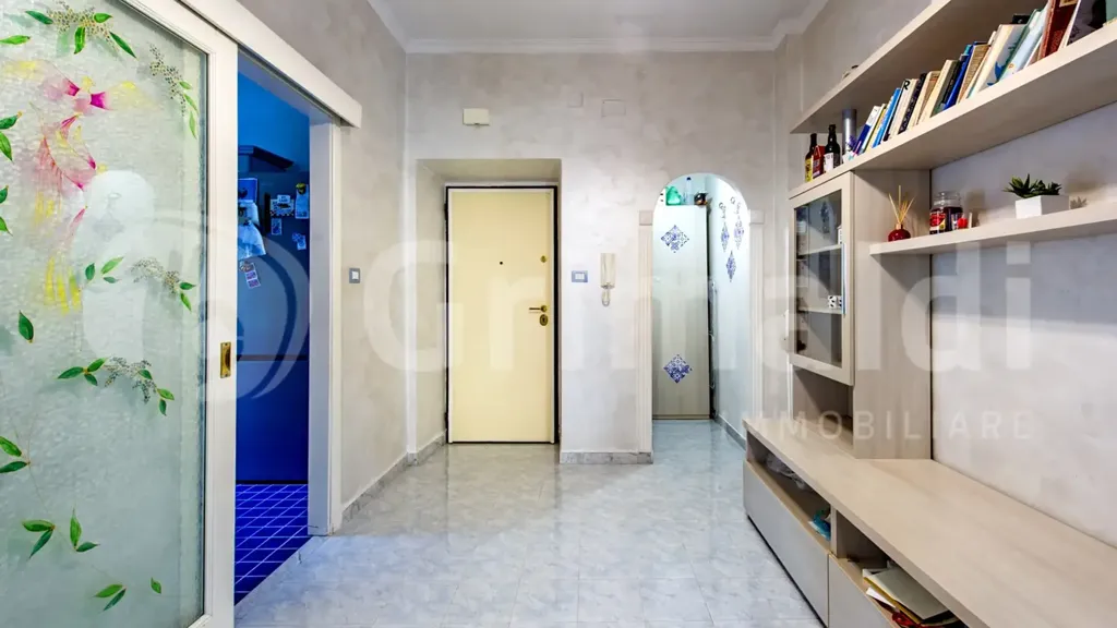 Entrée - Rear-Facing Apartment with Balconies in Rome