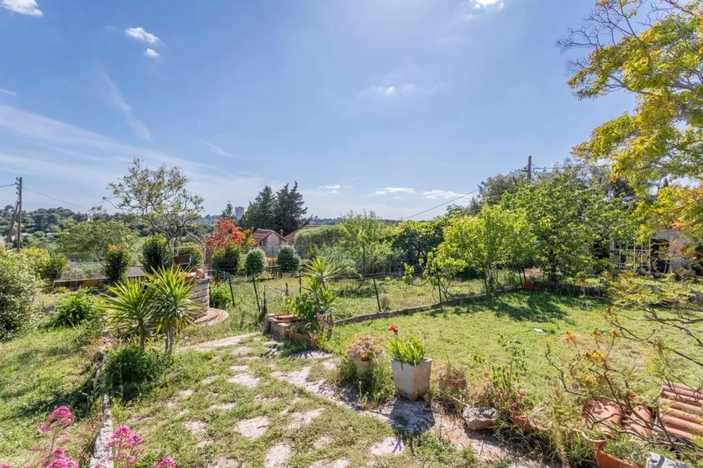 Garden - Spacious Villa with Terraces in Allauch