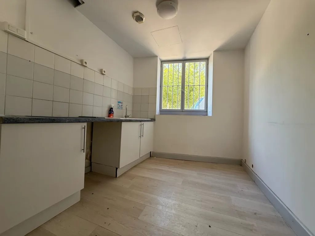 Kitchen - Spacious Loft with Garage in Lodève