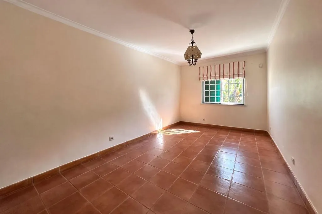 Pièces - Luxury Villa with Garden in Póvoa de Santarém