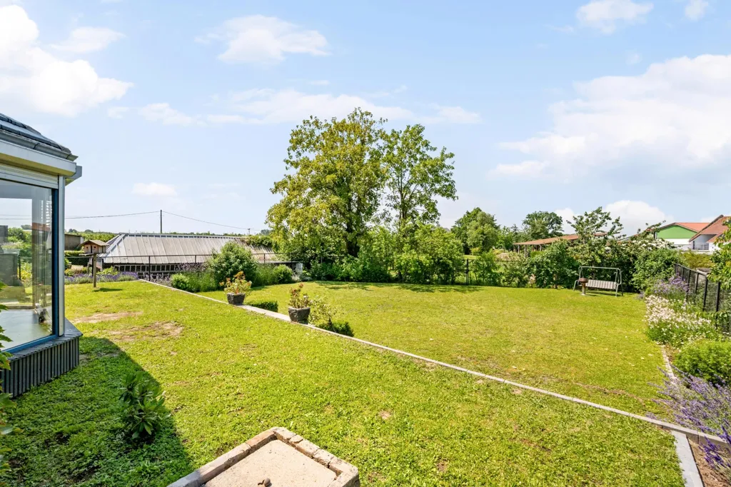 Giardino - Villa with Playful Architecture in Nieuwerkerken