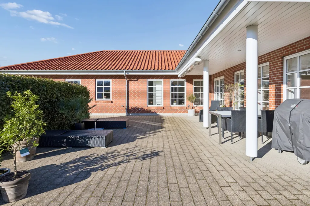 Terrasse - Brick Villa near Forest in Hjallerup