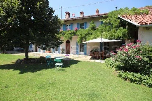 Jardin - Rustic Casale with Panoramic Views in Bra