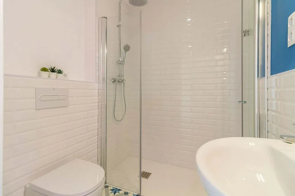 Bagni - Furnished Flat with Balcony in El Raval