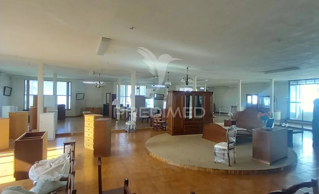 Séjour - Commercial Space with Conversion Potential in Redondo