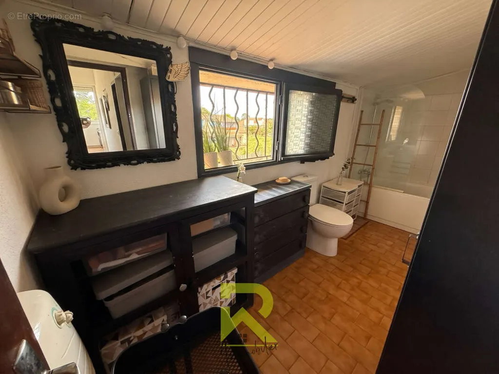 Salles de bain - Maison T4 avec Jardin et Garage au Grau d'Agde