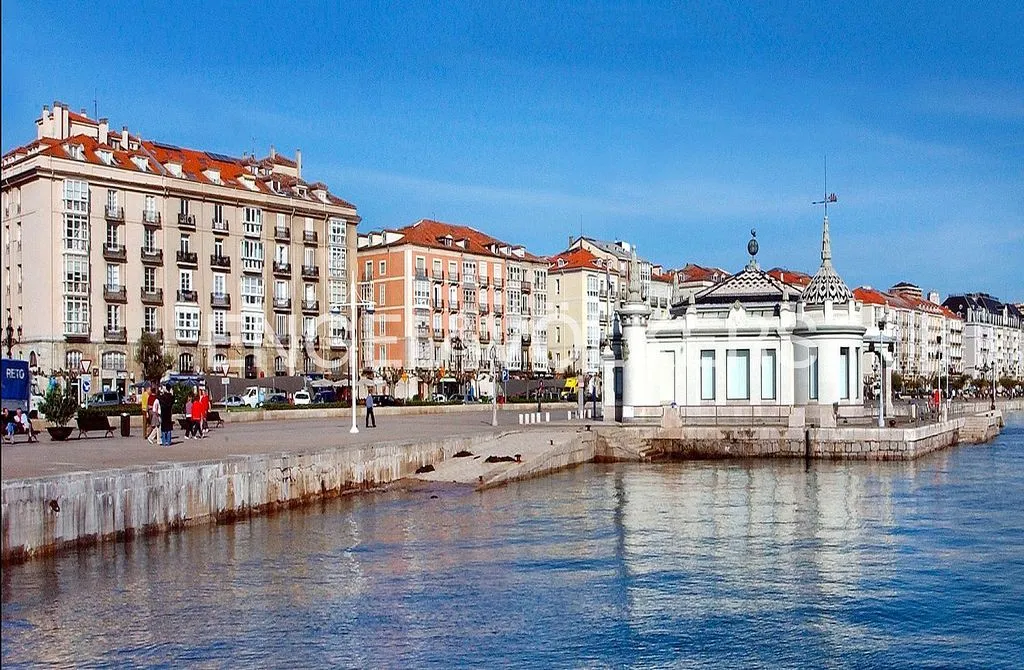 Bayfront Apartment with 2 Bedrooms in Santander