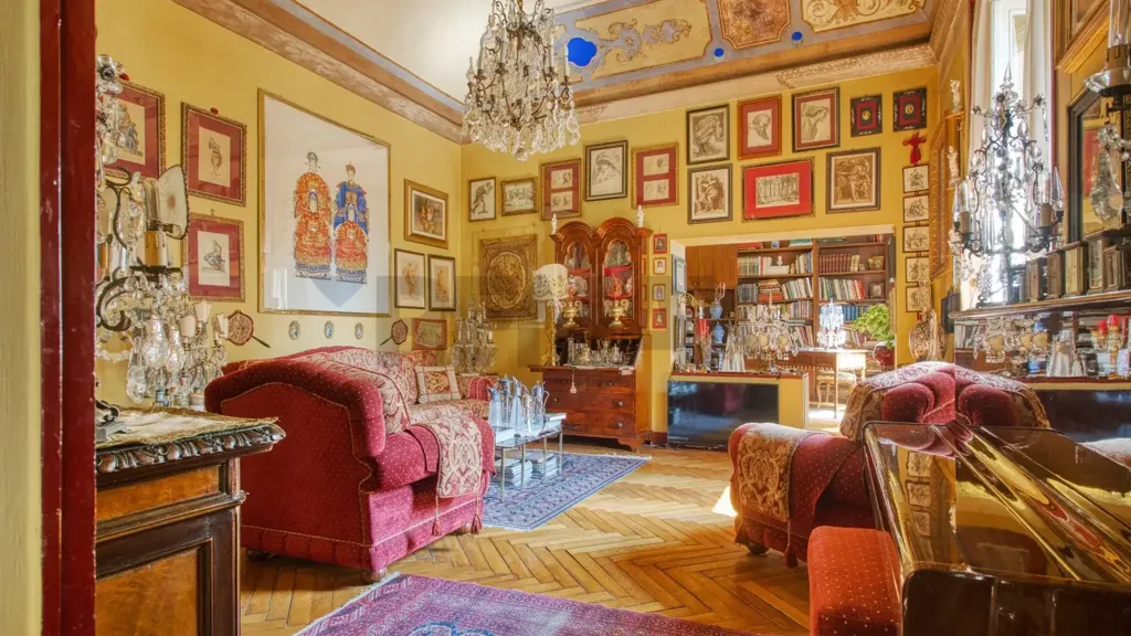 Séjour - Historic Apartment with Double Balcony in Novara