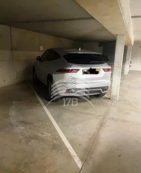 Garage - Garage with Parking in Strassen
