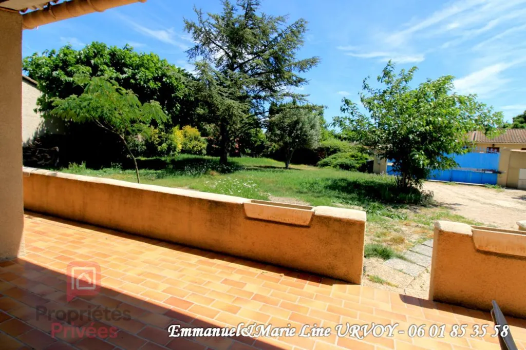 Terrasse - Maison de Plain-Pied avec Jardin à Graveson