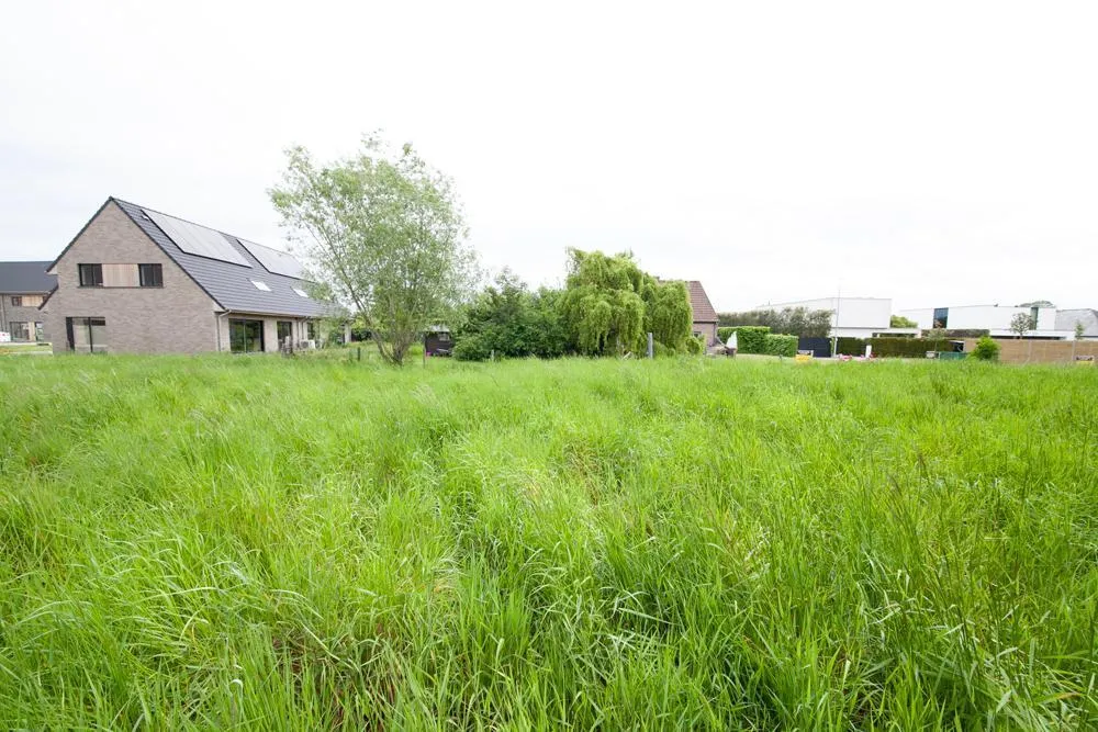 Jardin - Terrain à Bâtir avec Permis d'Urbanisation à Proximité