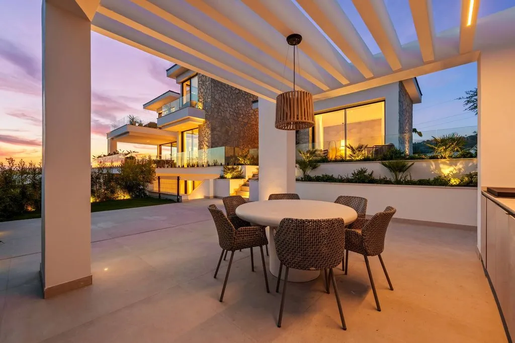 Terrass - Luxury Villa with Infinity Pool in La Quinta, Marbella