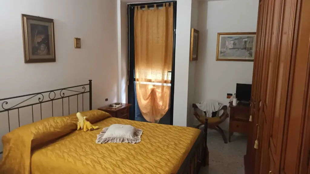 Bedrooms - Apartment with Garden in Pegli, Genoa