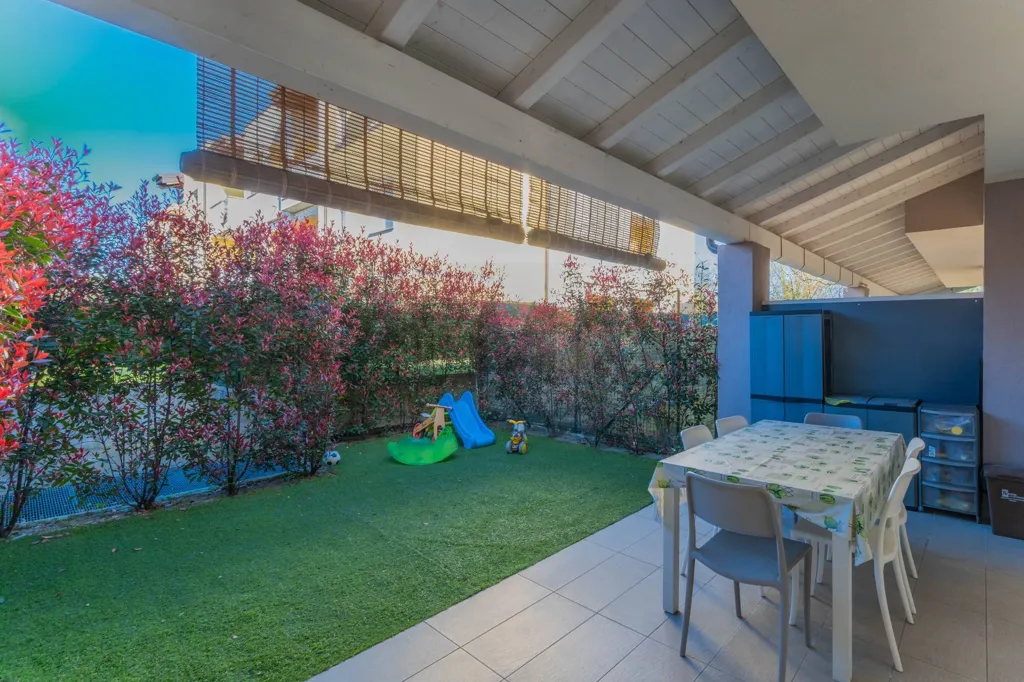 Terrasse - Modern Villa with Terrace in Parabiago