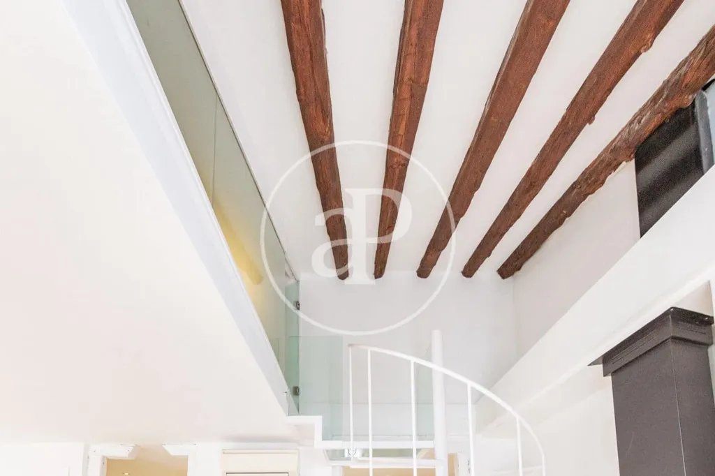 Rooms - Modern Apartment with Balcony Views in Madrid Centre