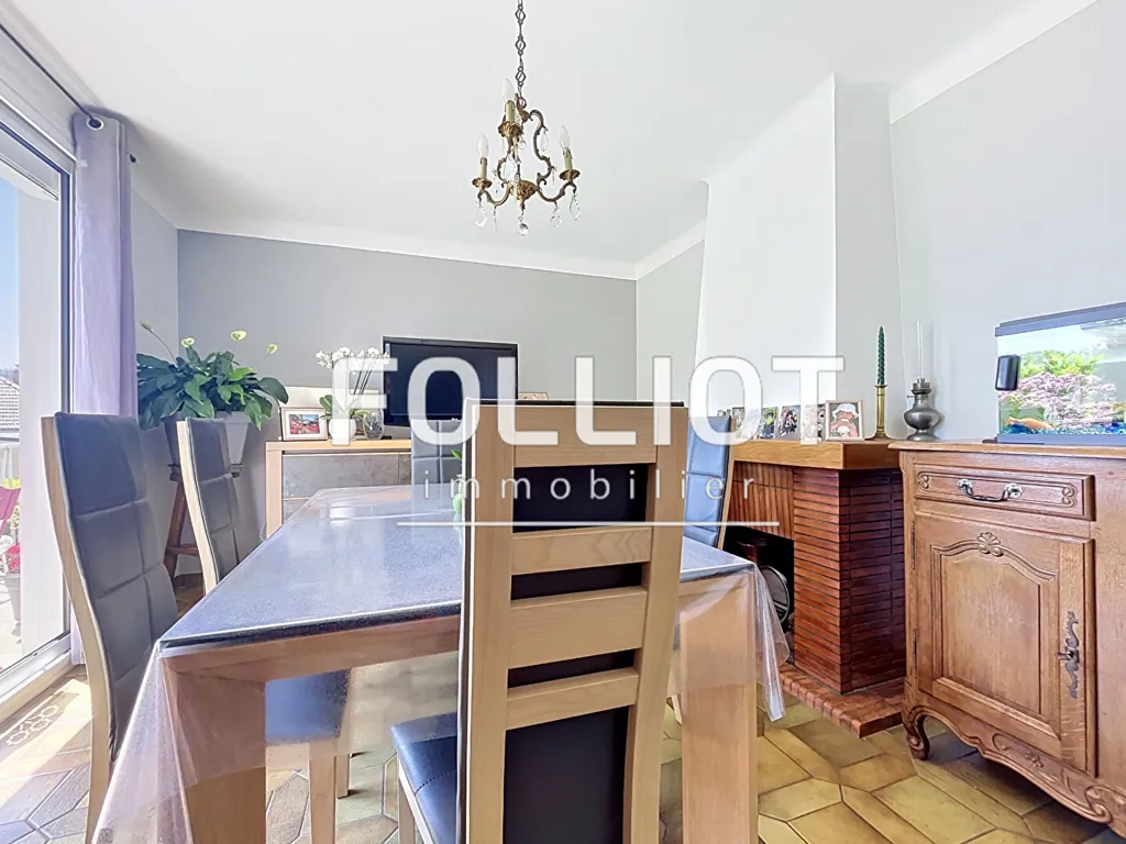 Salle à manger - Maison avec Terrain Constructible à Gavray