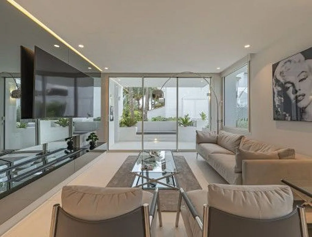 Elutuba - Duplex with Pool in Marbella's Golden Mile