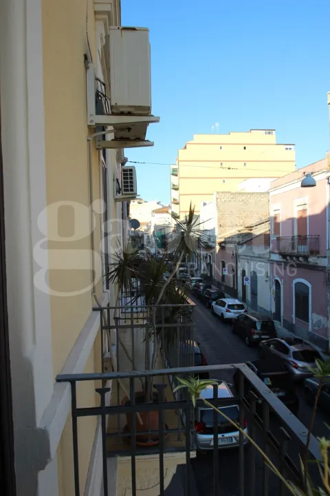 Rõdu - Refurbished Triplex with Balcony in Catania