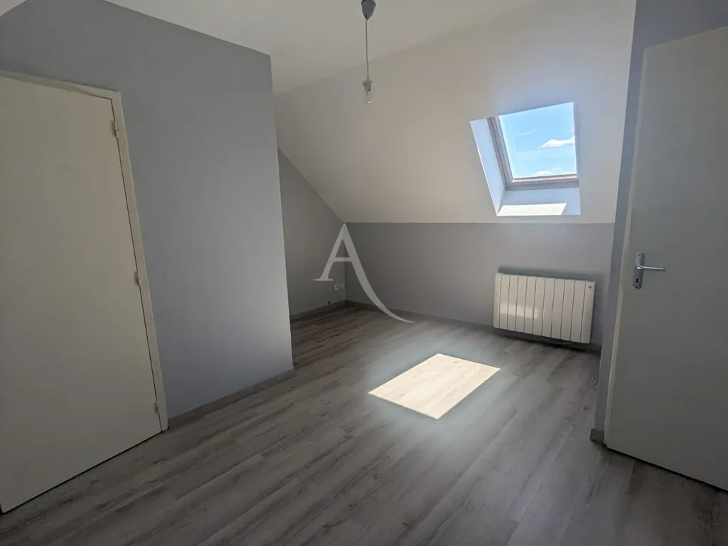 Pièces - Appartement Duplex avec Parking, Proche Centre-ville d'Amiens
