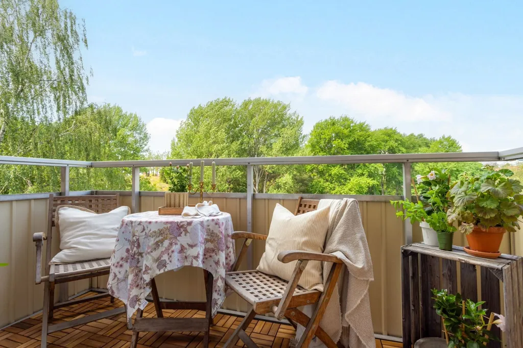 Balcony - 2-Bedroom Apartment with West Balcony in Årsta