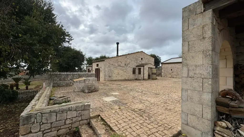 Garden - Historic Stone Villa with Garden in Modica