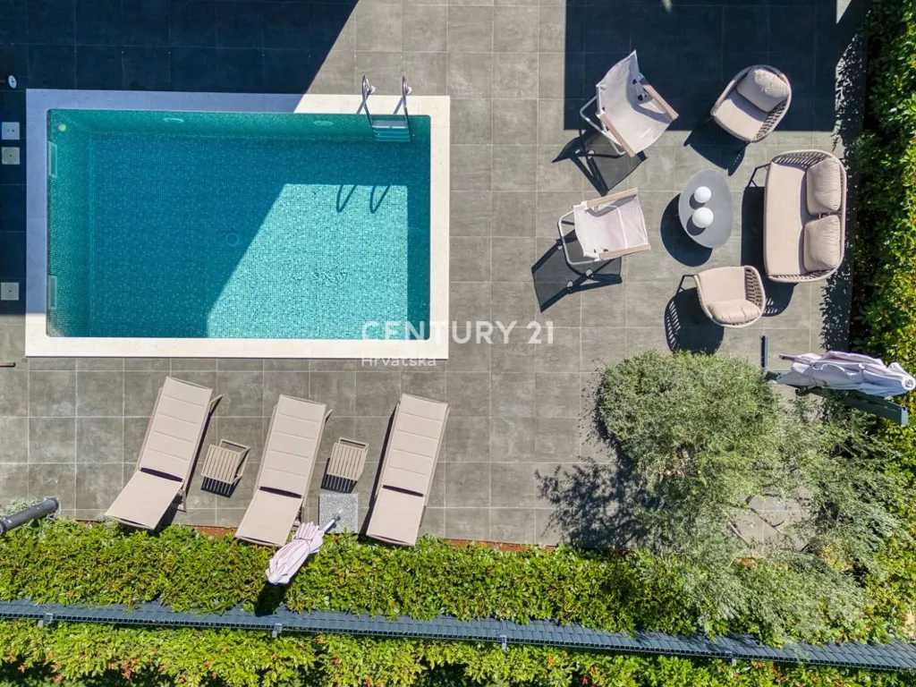 Õhuvaade - Apartment with Pool in Vabriga