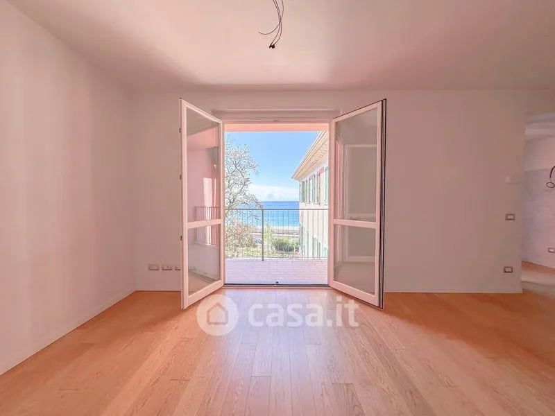 Toad - Triplex with Sea View in Lavagna