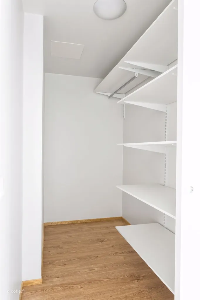 Pièces - Compact Flat with Balcony in Kontula, Helsinki