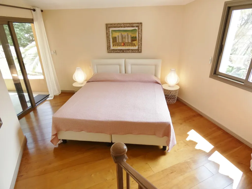 Chambres - Villa avec Vue Dominante sur le Vieux Village à Mougins