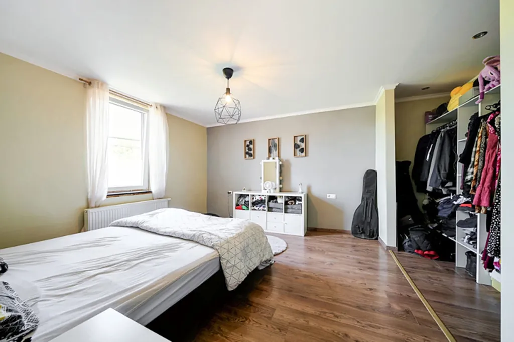 Chambres - Maison 3 Façades avec Jardin à Warnant-Dreye