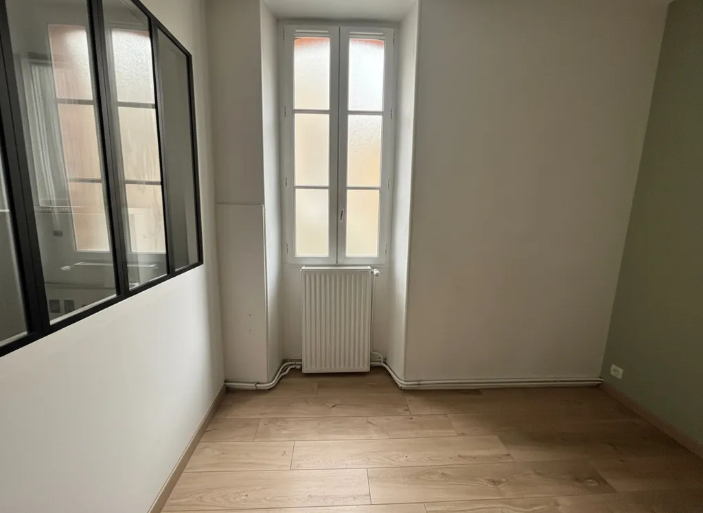 Toad - Flat on Second Floor in Laval