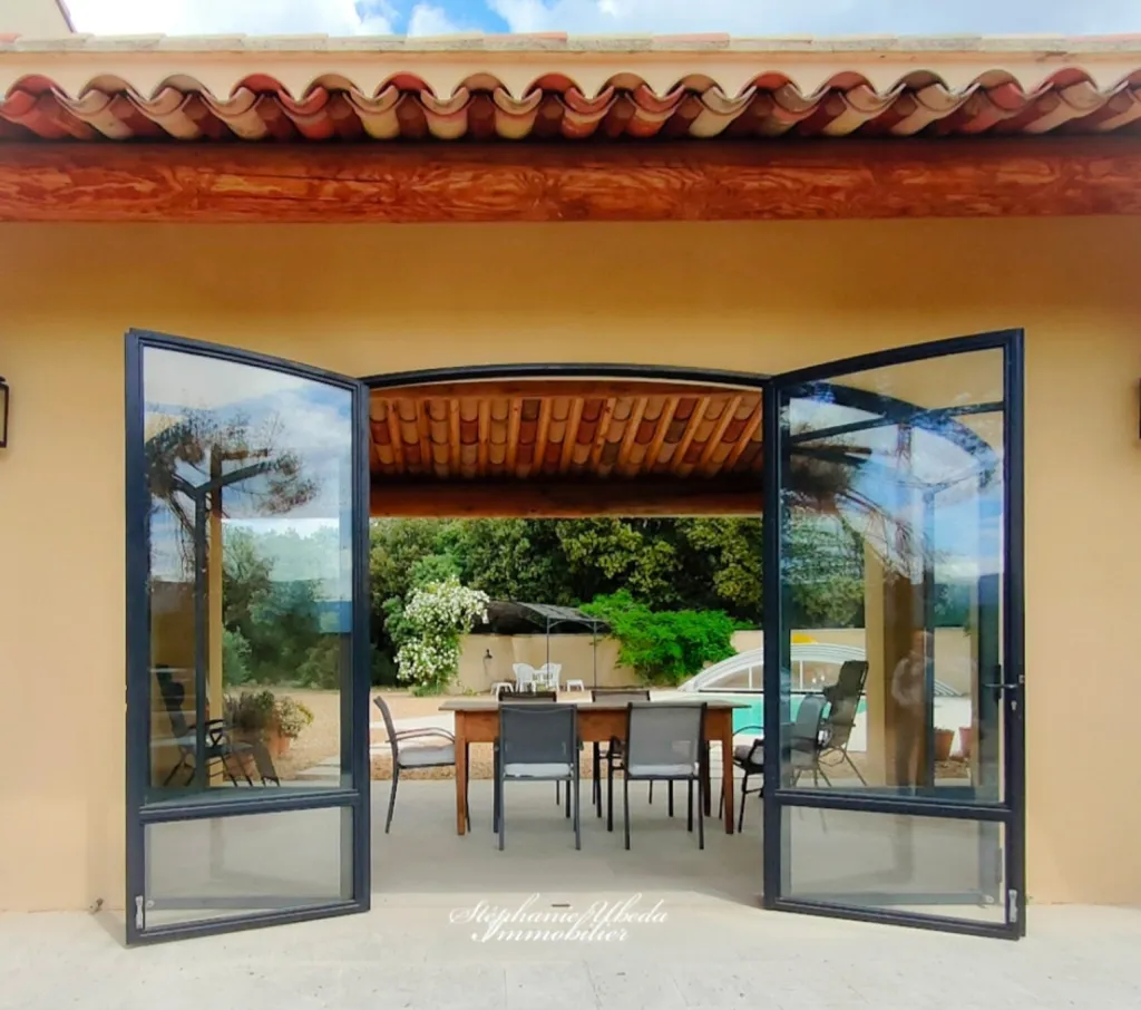 Terrass - Villa with Vineyard View in Cabrières-d'Avignon