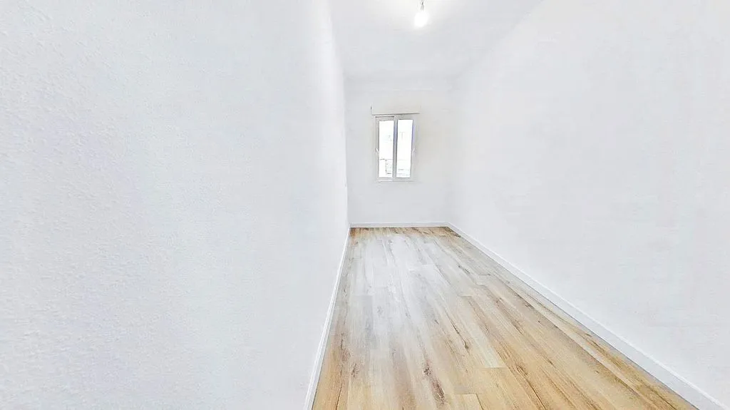 Rooms - Three-Bedroom Apartment with Terrace in Sedaví