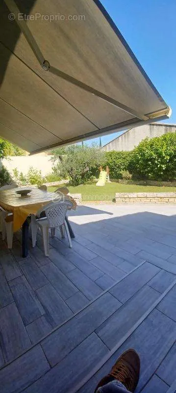 Terrasse - Villa Traditionnelle avec Studio et Piscine à Vendre