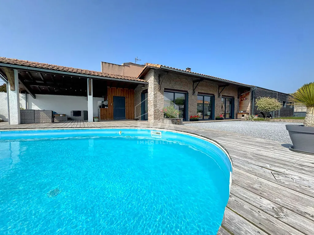 Piscine - Maison Rénovée avec Piscine à Gujan-Mestras