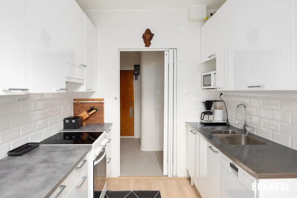 Cuisine - Modernised Flat with Metro Access in Lauttasaari