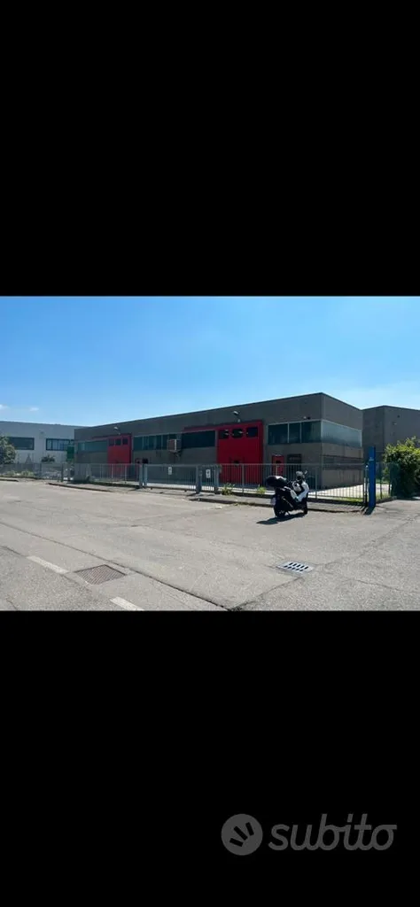 Local commercial 2 pièces à IT