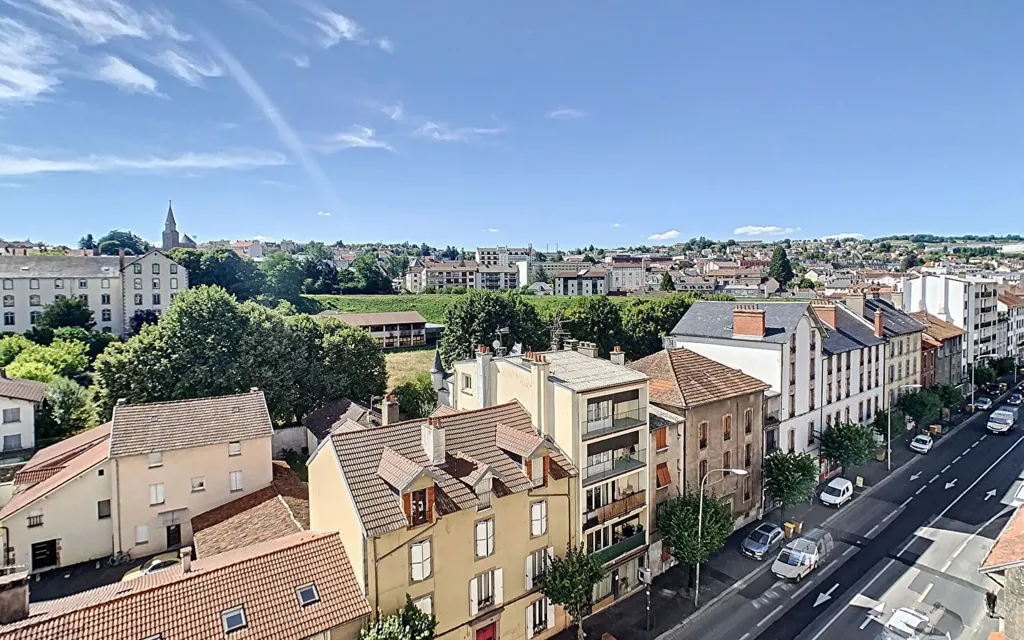 Balcon - Appartement avec Vue sur Aurillac au 3ème Étage