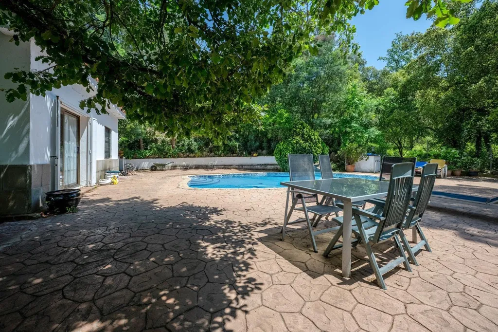 Piscine - Classic Style Villa with Pool in Caldes de Malavella