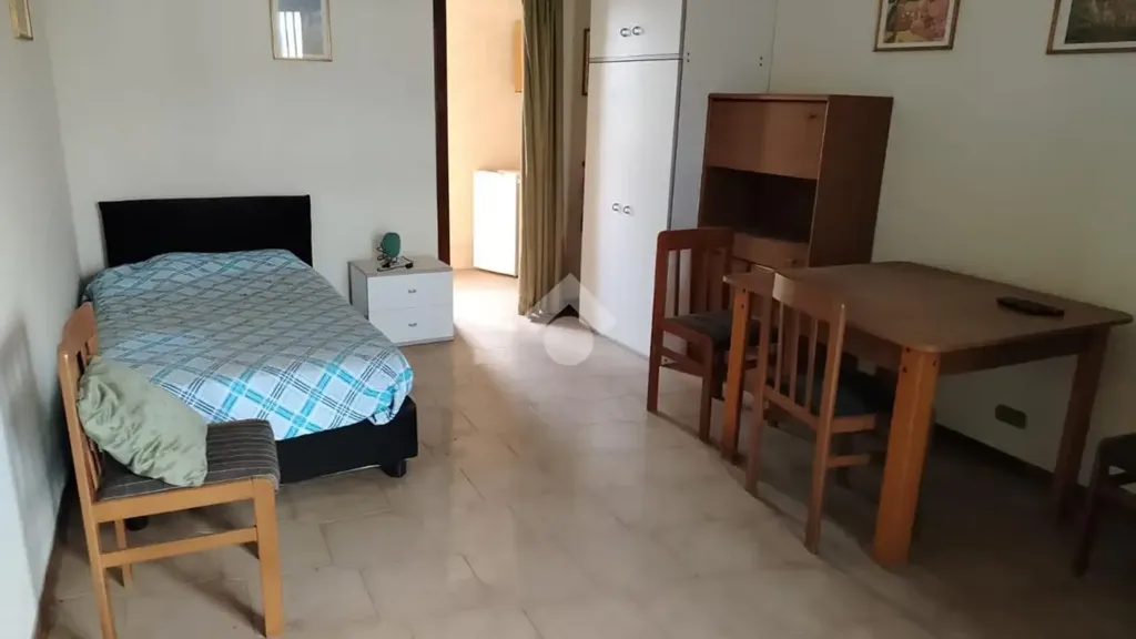 Chambres - Armed Two-Bedroom Apartment near Atripalda