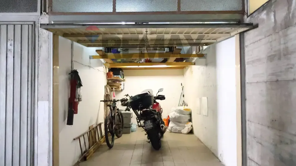 Garage - Apartment with Veranda in Trento