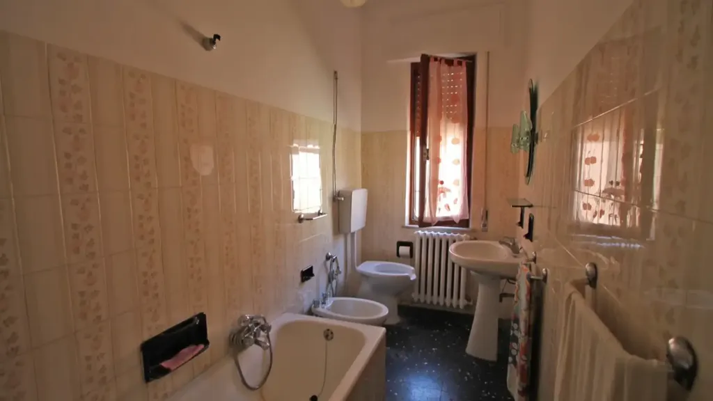 Salles de bain - Independent House with Roof Terrace in Fivizzano