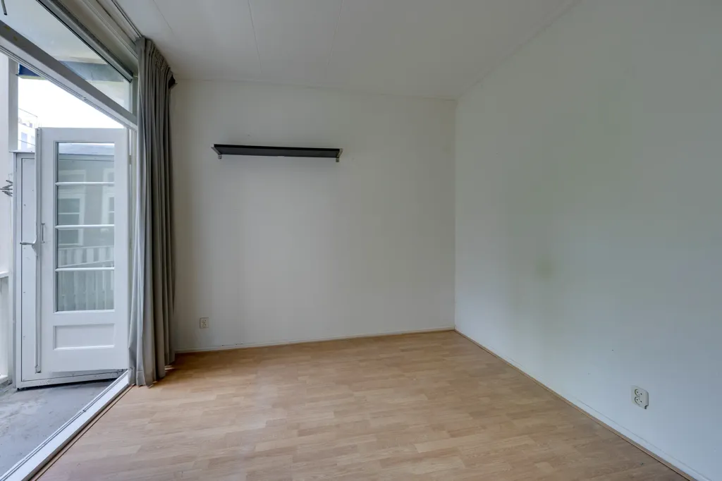 Toad - Charming Two-Bedroom Apartment with Balconies in Amsterdam
