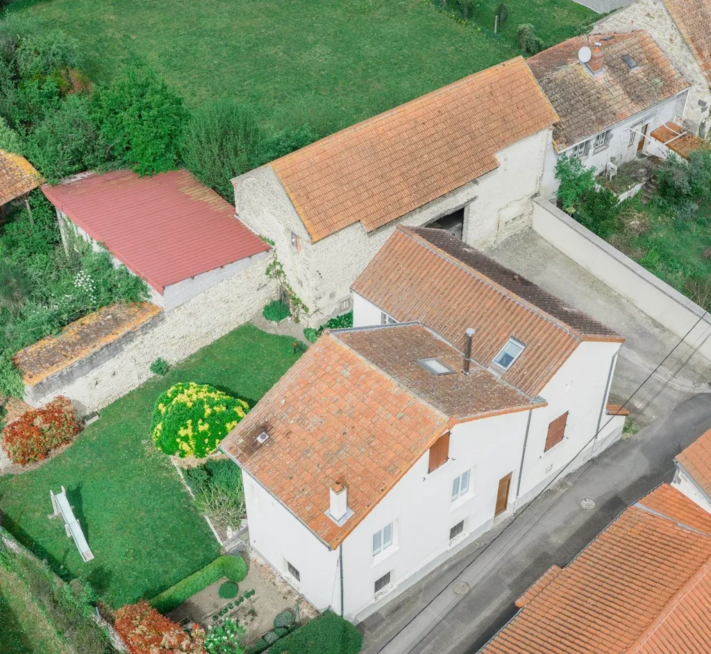 Vue aérienne - Maison Authentique avec Grand Terrain à Beauregard-Vendon