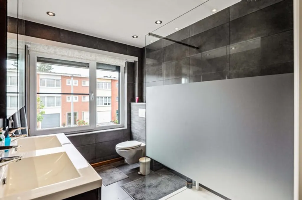 Salles de bain - Maison avec Deux Garageboxes à Aartselaar