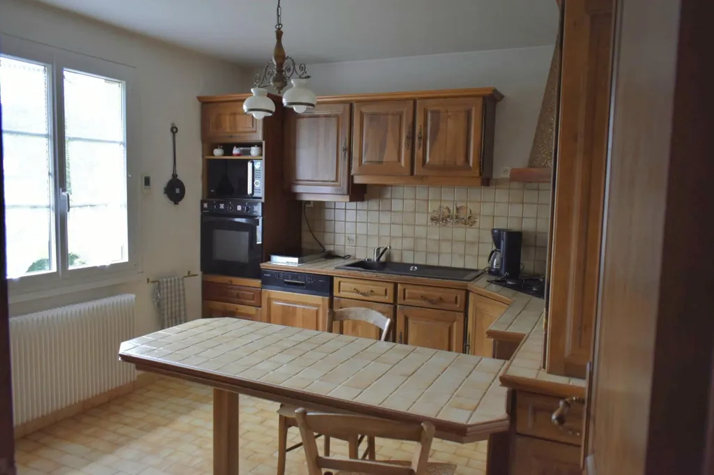 Cuisine - Maison avec Jardin dans un Village Calme à Sigy-le-Châtel