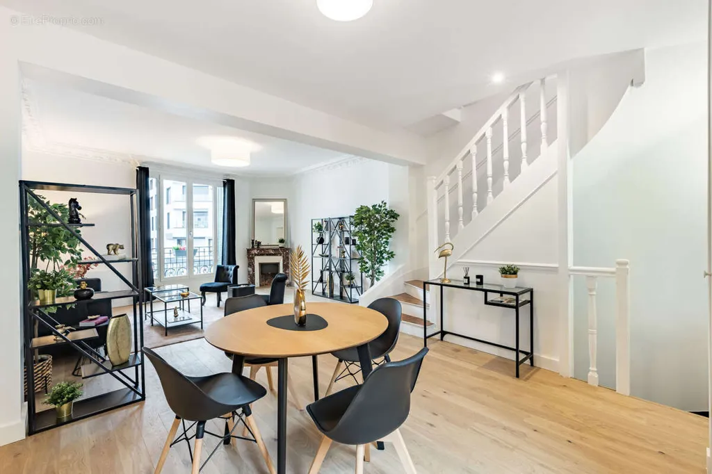 Söögituba - Duplex Apartment with Balcony in Paris-11e