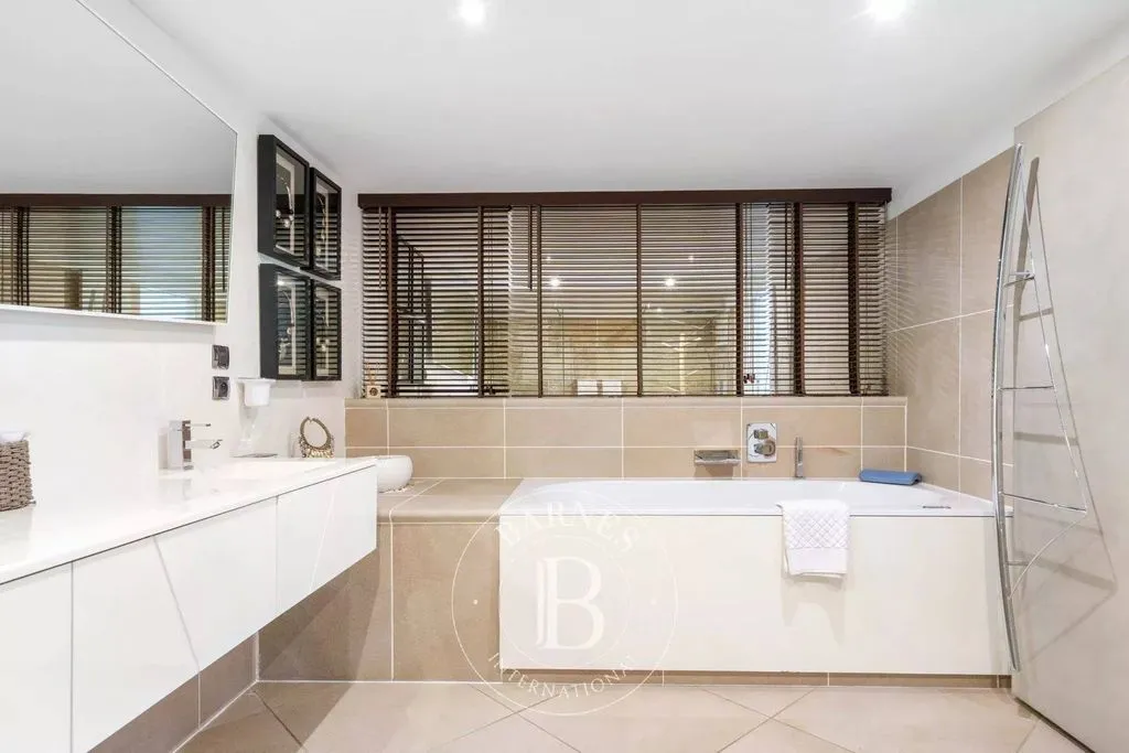 Salles de bain - Villa Luxe avec Plage Privée à Sainte-Maxime