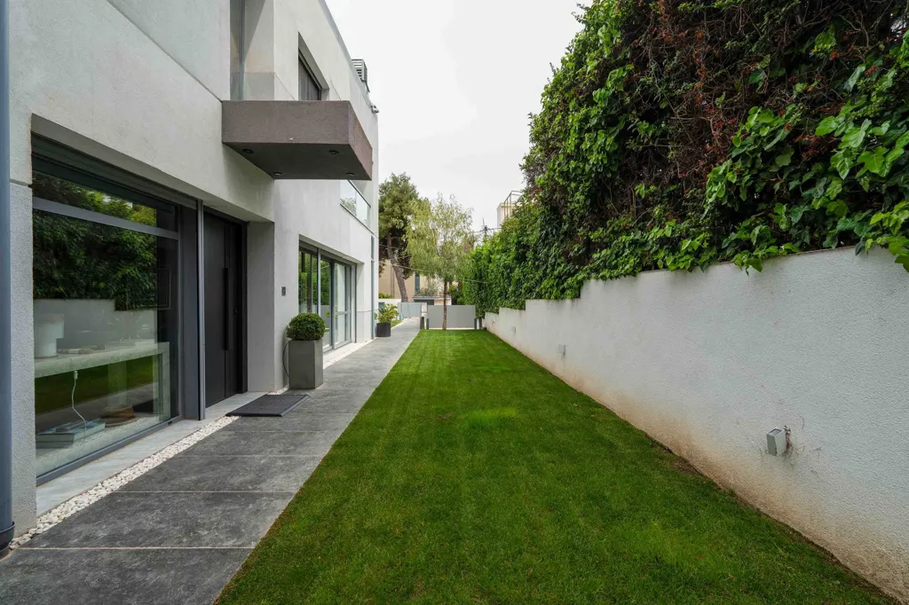 Aed - Maisonette with Private Garden in Rea Drosia
